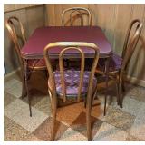 LL - Vintage Metal Folding Table with 4 Wooden Patterned Chairs Set