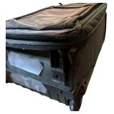 LL - Set of 3 Wheeled Luggage Suitcases, Moda and Swiss Gear