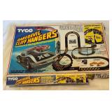 Vintage Tyco Daredevil Cligg Hangers Racing Cars and Track In Box