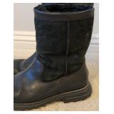LL - UGG Black Leather and Suede Boots Size 9