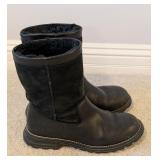 LL - UGG Black Leather and Suede Boots Size 9