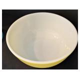 K - Set of 2 Vintage Pyrex Mixing Bowls Blue and Yellow