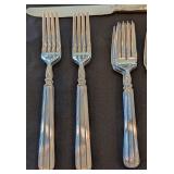UL - Reed & Barton Flatware Set with 6 Knives, 4 Forks, 4 Spoons