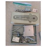 UL - Sears Kenmore Model 1400 Zig-Zag Sewing Machine with Accessories and Singer Sewing Book