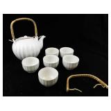White Porcelain Teapot with 6 Matching Cups and Removable Bamboo Handle