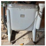 Maytag E2LPS Wringer Washer Vintage Laundry Appliance
