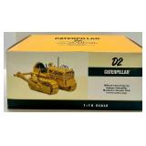 1:16 Scale Caterpillar D2 No.2 Tool Bar Diecast Model Tractor with Box