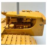 1:25 Scale Die-Cast Caterpillar D9 Series E Tractor Model by ACMOC
