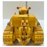 1:25 Scale Die-Cast Caterpillar D9 Series E Tractor Model by ACMOC