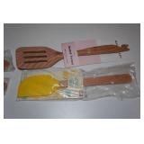 Assorted Kitchen - Spatula, Egg Slicer, Pizza Slicer, Knife