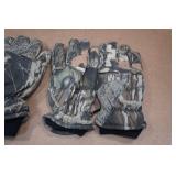 *3* Pairs of Camo Gloves - Large