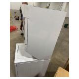 Whirlpool Stackable Washer/Dryer. Mod WGT4027EWO