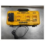 DeWALT Fast Charger DCB104 with One 20VMax/Lithium Ion Battery. Tested. Works.