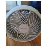 Lasko Large Standing Fan & Honeywell Table Top Fan