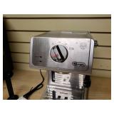 Delonghi Expresso and cappuccino maker