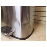 Qualiazero Rectangular step can dent lower right