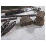(EC1) 19" Metal Tool Box with Log C...