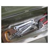 (A-3) Vintage 19" Metal Tool Box an...