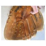 (CSB) 3 Baseball Gloves - Wilson "T...