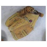 (CSB) 3 Baseball Gloves - Wilson "T...