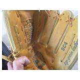 (CSB) 3 Baseball Gloves - Wilson "T...