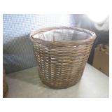 (EW6) 3 Woven Planters / 2 - 16" Wi...