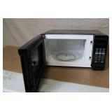Sunbeam 700W Countertop Microwave Oven with Digital Controls