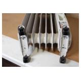 Dayton Oil Filled Heater Model 1VNX2A with Adjustable Thermostat