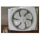 White-Westinghouse Window Box Fan with Adjustable Panels