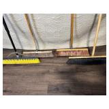 Set of 4 Push Brooms with Wood Handles