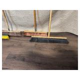 Set of 4 Push Brooms with Wood Handles