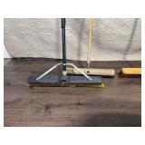 Set of 4 Push Brooms with Wood Handles