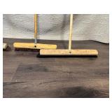 Set of 4 Push Brooms with Wood Handles