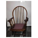 Wooden Windsor-Style Glider Rocking Chair with Cushion