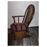 Wooden Windsor-Style Glider Rocking Chair with Cushion