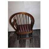 Wooden Windsor-Style Glider Rocking Chair with Cushion