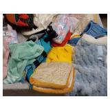 Pet Clothes and Harnesses and Costu...