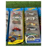 30 Hot Wheels