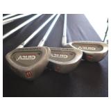 SET OF GOLF CLUBS