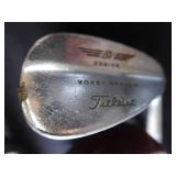 SET OF GOLF CLUBS