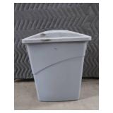 RUBBERMAID COMMERCIAL CAN WITH LID