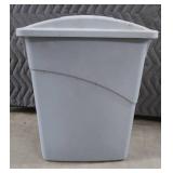 RUBBERMAID COMMERCIAL CAN WITH LID