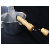 THE ORIGINAL WHIRLEY POP POPCORN KETTLE W/ BOWLS