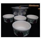 THE ORIGINAL WHIRLEY POP POPCORN KETTLE W/ BOWLS