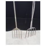 2 FISHING SPEARS
