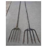 2 FISHING SPEARS