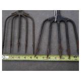 2 FISHING SPEARS