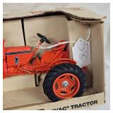 1/16 Case VAC Tractor