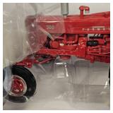 1/16 International 300 Spec Cast Tractor
