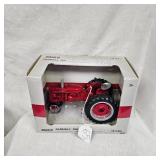 1:16 Farmall 200 Tractor